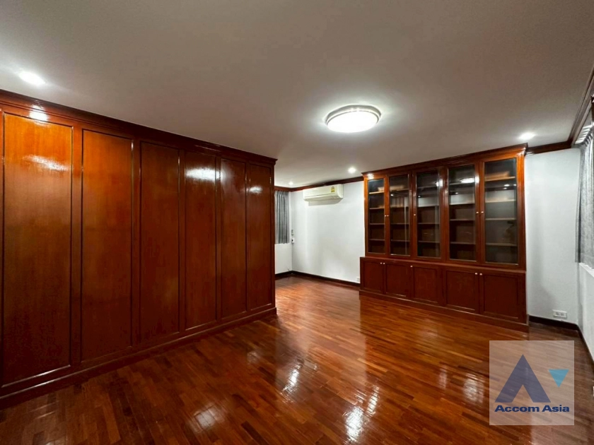 32  4 br House For Rent in Sukhumvit ,Bangkok BTS Thong Lo at Thonglor House Compound AA34962