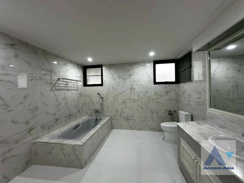 42  4 br House For Rent in Sukhumvit ,Bangkok BTS Thong Lo at Thonglor House Compound AA34962