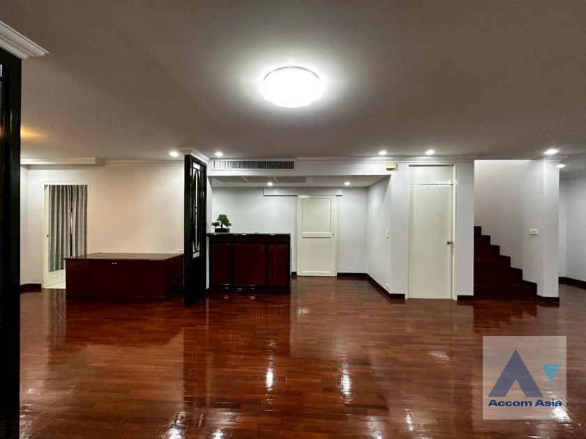 unit 4 Bedrooms  House For Rent in Sukhumvit, Bangkok  near BTS Thong Lo (AA34962)