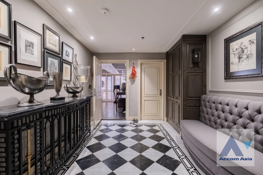 unitCozy minimal-style condominium with view in Sathorn (AA34967)