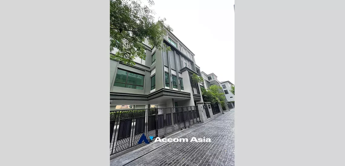  5 Bedrooms  House For Sale in Sukhumvit, Bangkok  near BTS Phra khanong (AA34973)