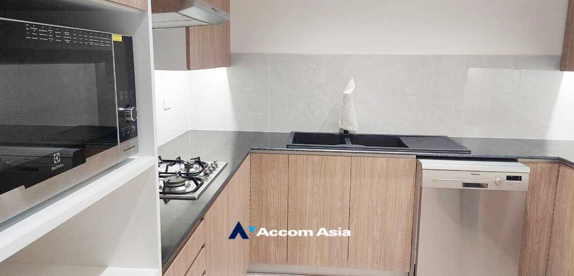 4  3 br Apartment For Rent in Sathorn ,Bangkok BTS Sala Daeng - MRT Lumphini at Children Dreaming Place - Garden AA34978