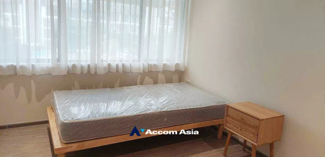 8  3 br Apartment For Rent in Sathorn ,Bangkok BTS Sala Daeng - MRT Lumphini at Children Dreaming Place - Garden AA34978