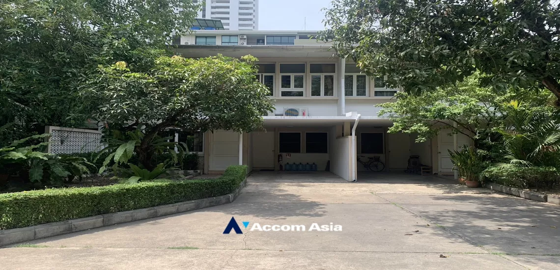 unit 2 Bedrooms  House For Rent in Sukhumvit, Bangkok  near BTS Thong Lo (AA34979)