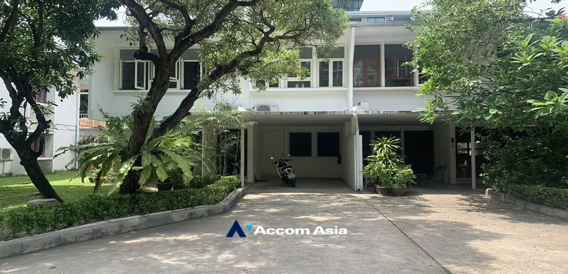 unit 2 Bedrooms  House For Rent in Sukhumvit, Bangkok  near BTS Thong Lo (AA34979)