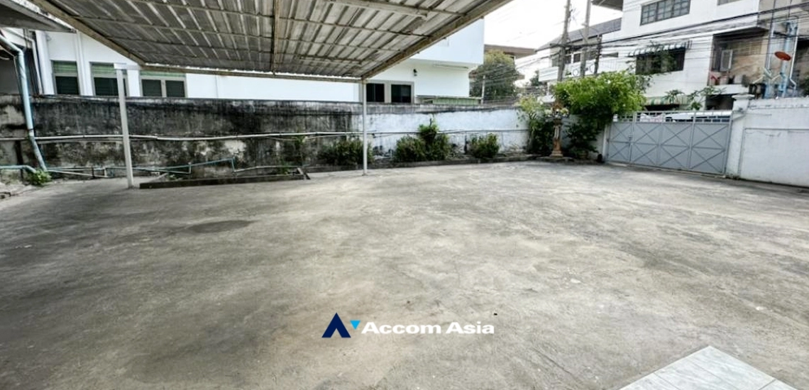  1  House For Rent in Sathorn ,Bangkok MRT Khlong Toei AA34982