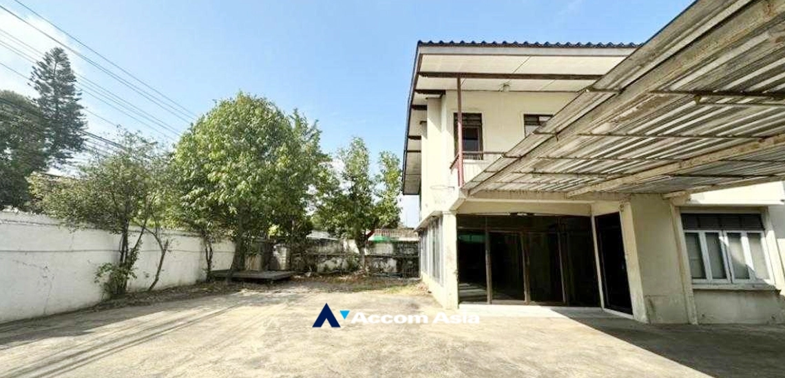  2  House For Rent in Sathorn ,Bangkok MRT Khlong Toei AA34982