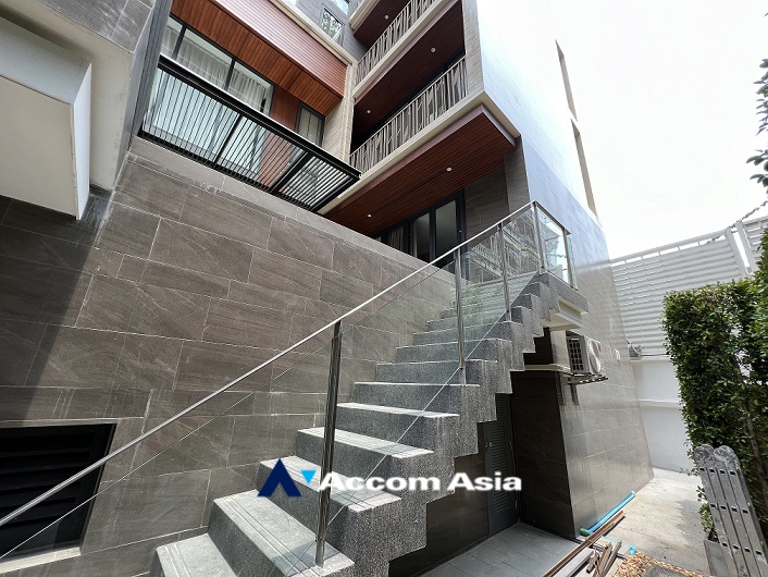 Fully Furnished, Private Swimming Pool |  4 Bedrooms  House For Rent & Sale in Sathorn, Bangkok  near BTS Sala Daeng - MRT Khlong Toei (AA34992)