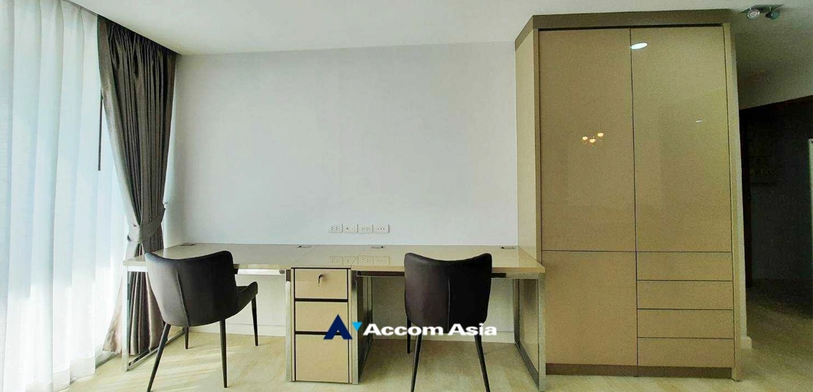 unit 3 Bedrooms  Apartment For Rent & Sale in Sukhumvit, Bangkok  near BTS Phrom Phong (AA35000)