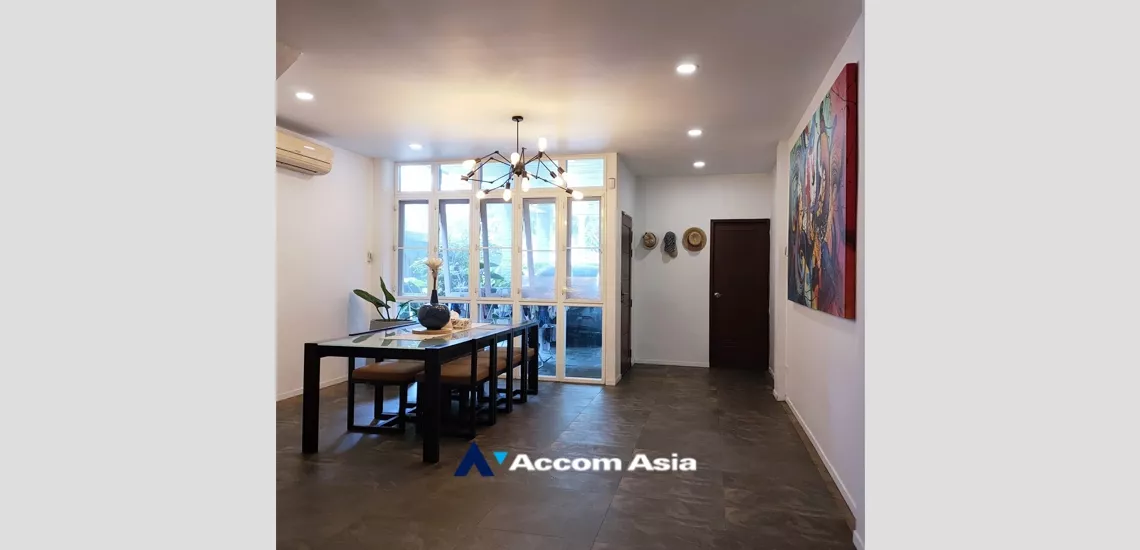 4  4 br House for rent and sale in sukhumvit ,Bangkok BTS Phra khanong AA35004