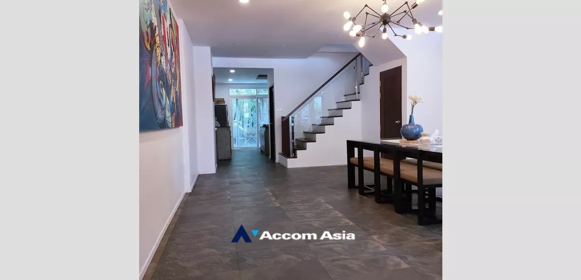  1  4 br House for rent and sale in sukhumvit ,Bangkok BTS Phra khanong AA35004