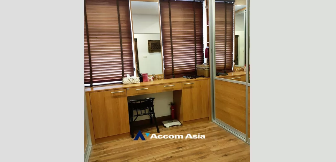 11  4 br House for rent and sale in sukhumvit ,Bangkok BTS Phra khanong AA35004