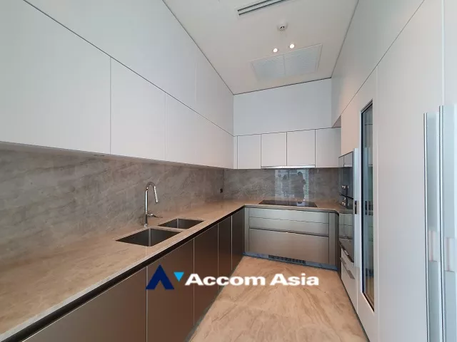 7  2 br Condominium For Sale in Ploenchit ,Bangkok BTS Chitlom at Scope Langsuan AA35010