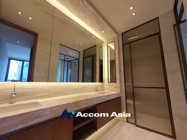 15  2 br Condominium For Sale in Ploenchit ,Bangkok BTS Chitlom at Scope Langsuan AA35010