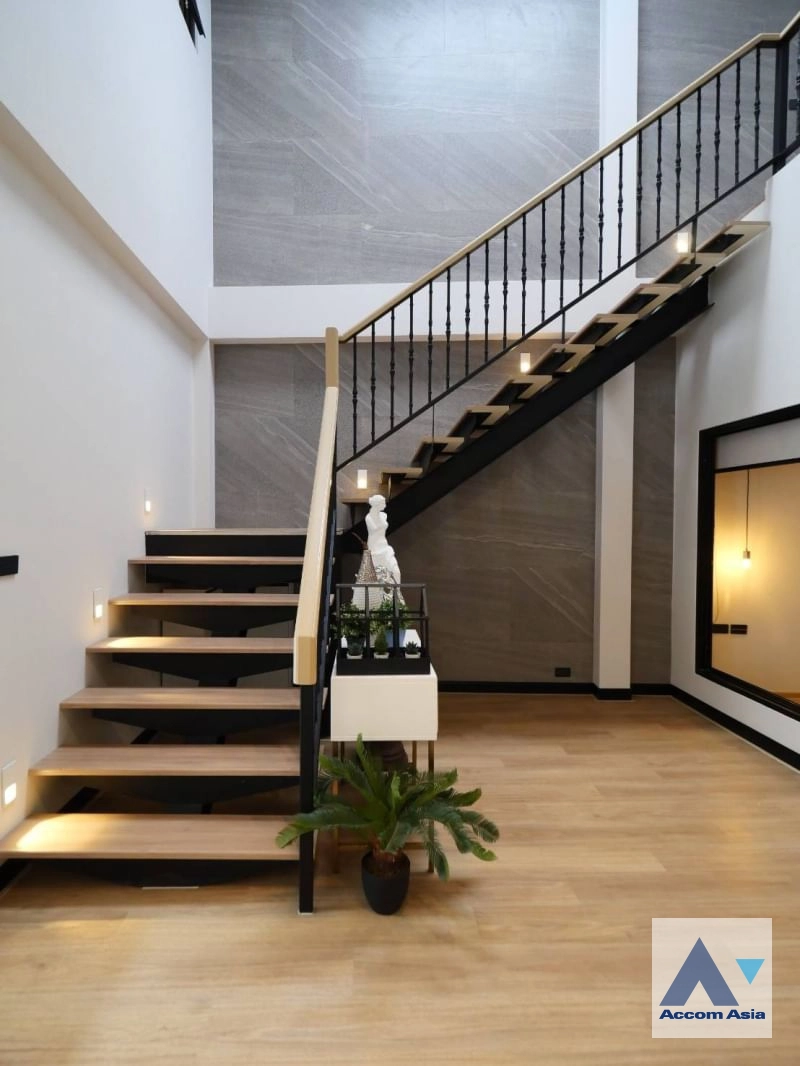 5  3 br Townhouse for rent and sale in Sukhumvit ,Bangkok BTS Phra khanong at Moo Baan Klongtan Nivet AA35014