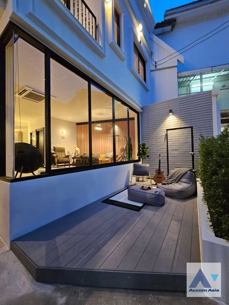 9  3 br Townhouse for rent and sale in Sukhumvit ,Bangkok BTS Phra khanong at Moo Baan Klongtan Nivet AA35014