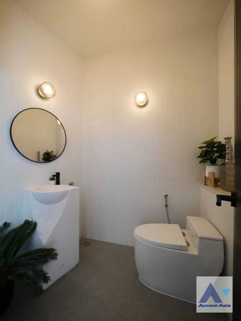 7  3 br Townhouse for rent and sale in Sukhumvit ,Bangkok BTS Phra khanong at Moo Baan Klongtan Nivet AA35014