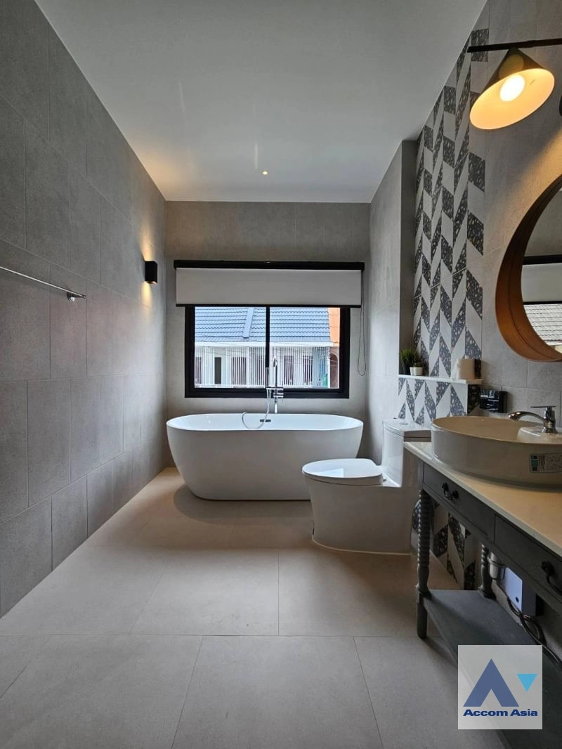 6  3 br Townhouse for rent and sale in Sukhumvit ,Bangkok BTS Phra khanong at Moo Baan Klongtan Nivet AA35014