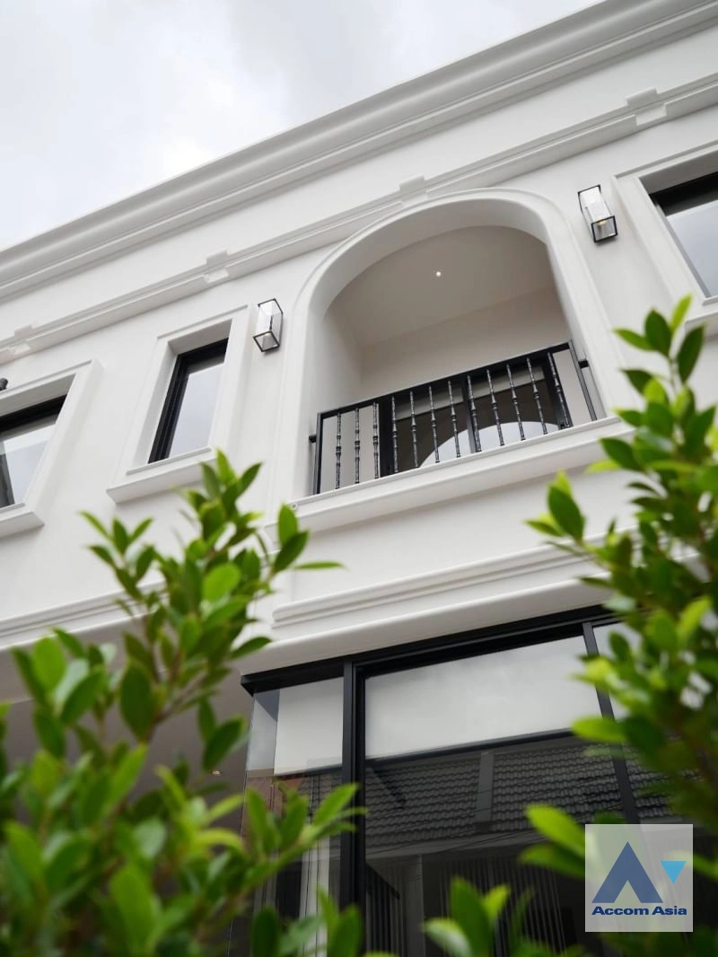 10  3 br Townhouse for rent and sale in Sukhumvit ,Bangkok BTS Phra khanong at Moo Baan Klongtan Nivet AA35014