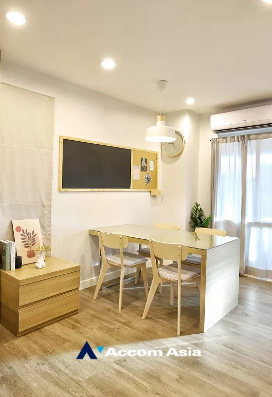 Fully Furnished |  3 Bedrooms  Townhouse For Rent in Sukhumvit, Bangkok  near BTS Bang Chak (AA35015)