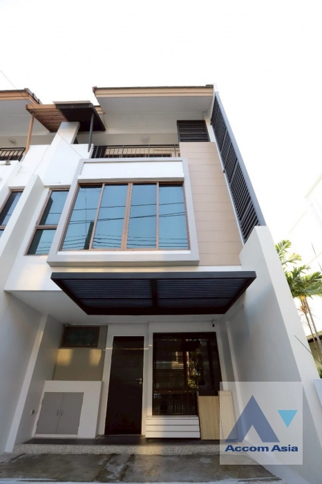 unitFully Furnished |  3 Bedrooms  Townhouse For Rent & Sale in Sukhumvit, Bangkok  near BTS Bang Chak (AA35015)