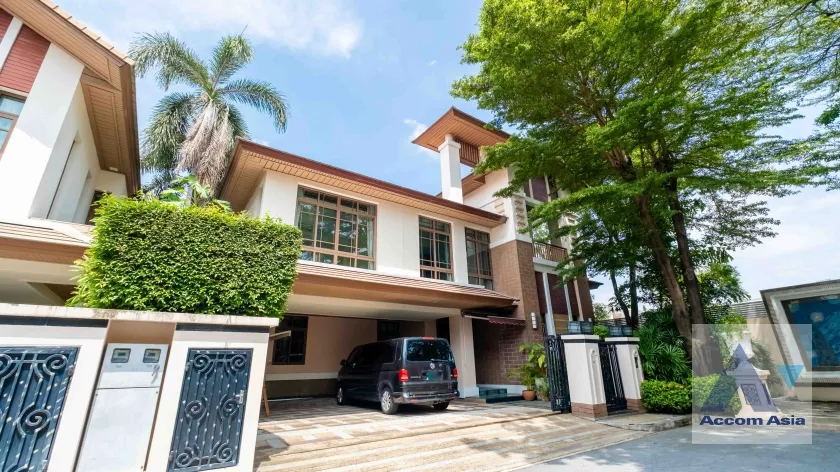  Baan Sansiri Sukhumvit 67 House  4 Bedroom for Sale & Rent BTS Phra khanong in Sukhumvit Bangkok