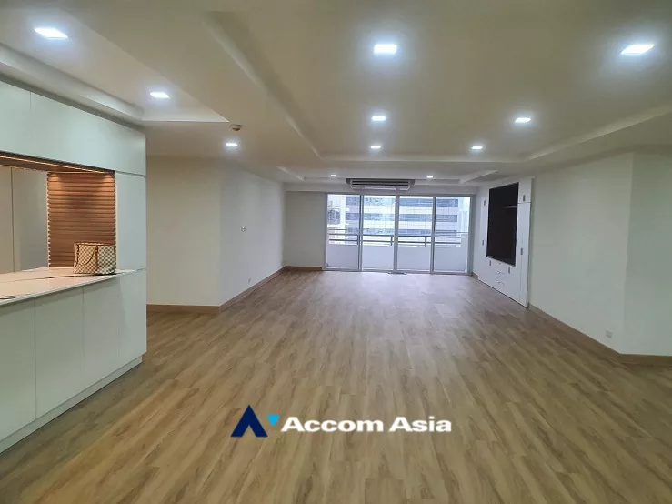  3 Bedrooms  Condominium For Rent in Sukhumvit, Bangkok  near BTS Asok (AA35028)