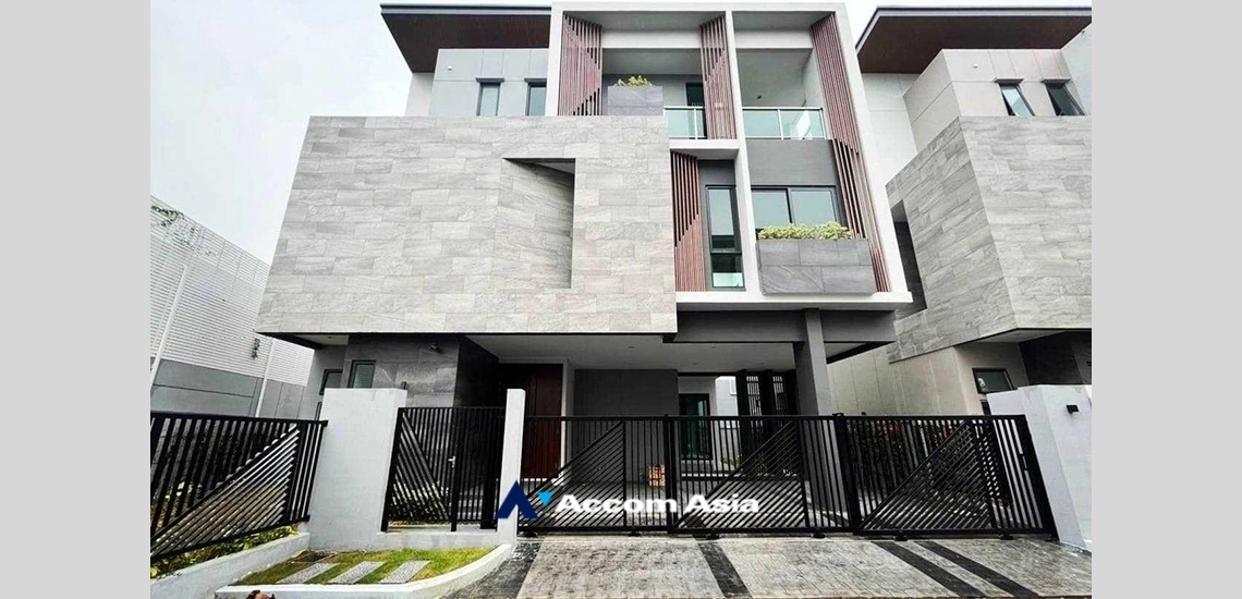 unit 4 Bedrooms  House For Rent & Sale in Pattanakarn, Bangkok  near ARL Hua Mak (AA35035)