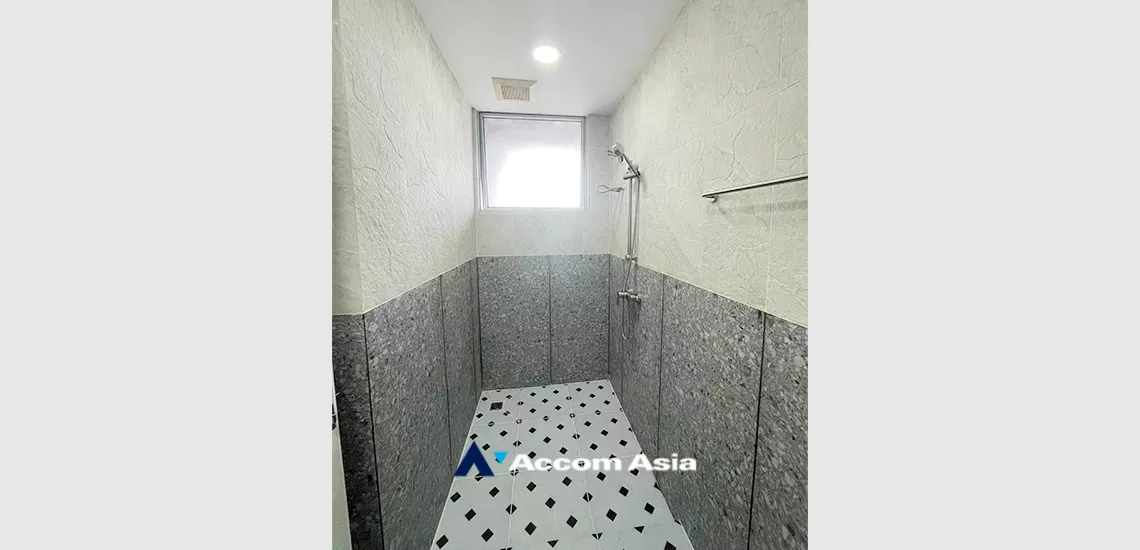 5  2 br Condominium For Sale in Phaholyothin ,Bangkok BTS Phaya Thai at Pathumwan Resort AA35036