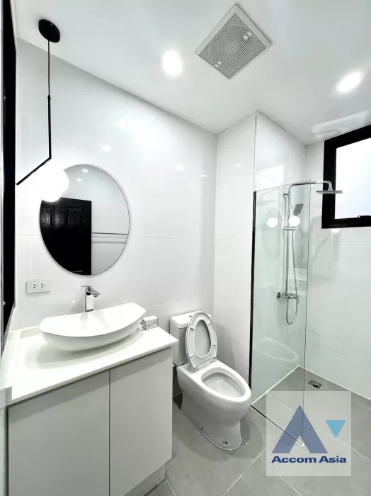 7  4 br House For Sale in Bang Na ,Bangkok  at Bangna Villa : House in Compound AA35043