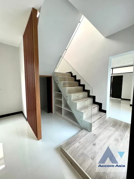  4 Bedrooms  House For Sale in Bangna, Bangkok  (AA35043)