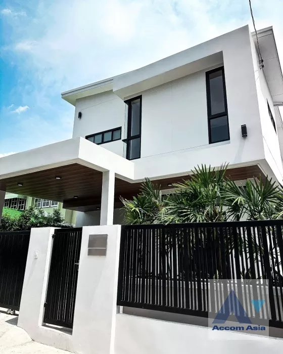 unit 4 Bedrooms  House For Sale in Bang Na, Bangkok  (AA35043)