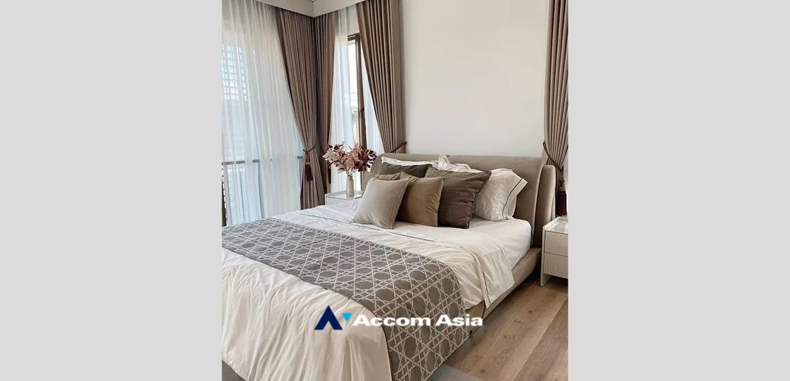 4 Bedrooms  House For Sale in Ratchadapisek, Bangkok  (AA35050)
