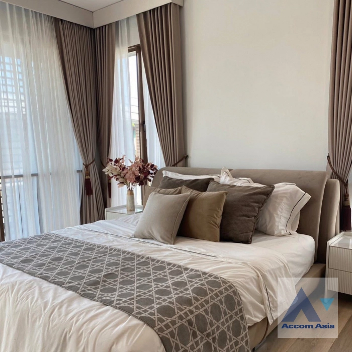 unit 4 Bedrooms  House For Rent & Sale in Krungthep Kreetha, Bangkok  near  Yaek Lam Sali (AA35050)