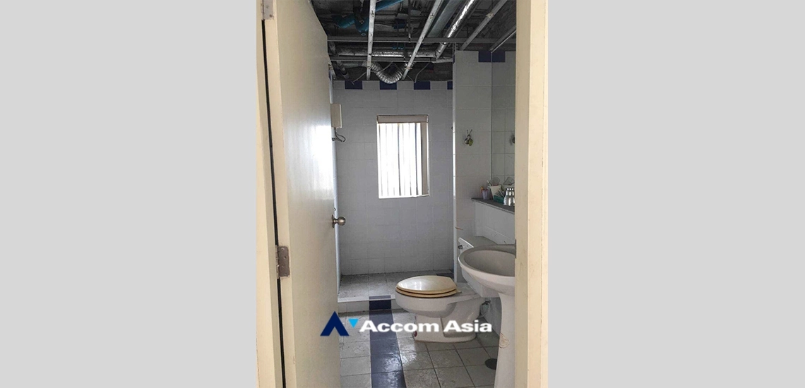 unit 3 Bedrooms  Condominium For Sale in Sathorn, Bangkok  near BRT Thanon Chan (AA35057)