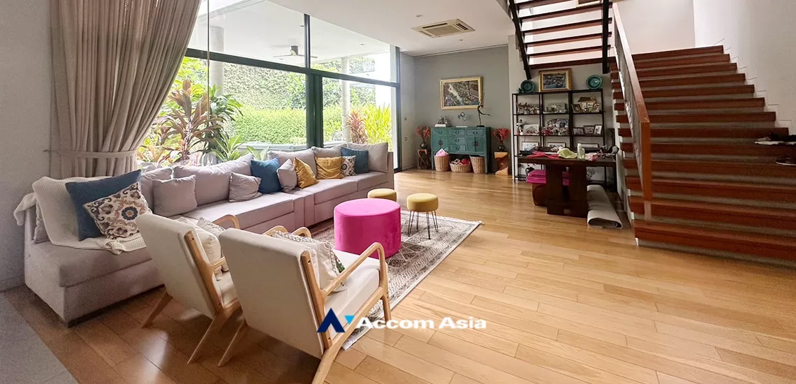  4 Bedrooms  House For Rent in Sukhumvit, Bangkok  near BTS Phrom Phong (AA35061)
