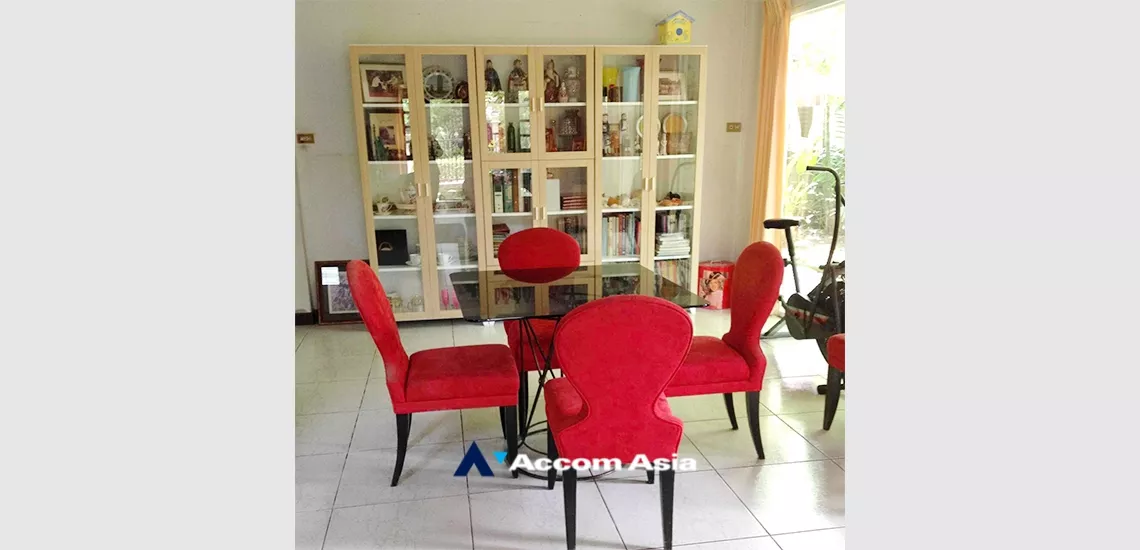 unit 4 Bedrooms  House For Sale in Pattanakarn, Bangkok  near ARL Ban Thap Chang (AA35077)