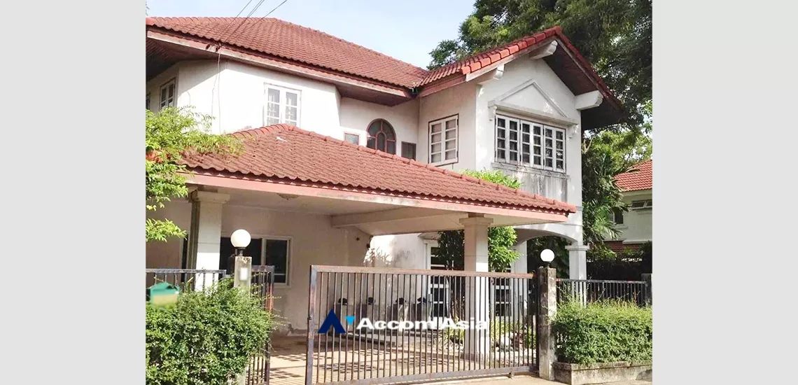 unit 4 Bedrooms  House For Sale in Pattanakarn, Bangkok  near ARL Ban Thap Chang (AA35077)