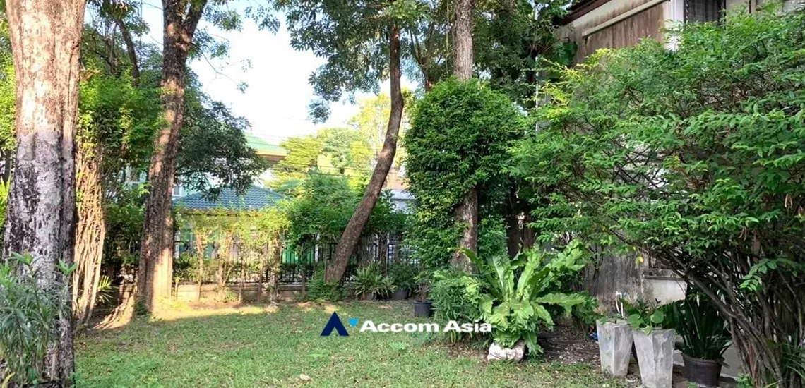 unit 4 Bedrooms  House For Sale in Pattanakarn, Bangkok  near ARL Ban Thap Chang (AA35077)