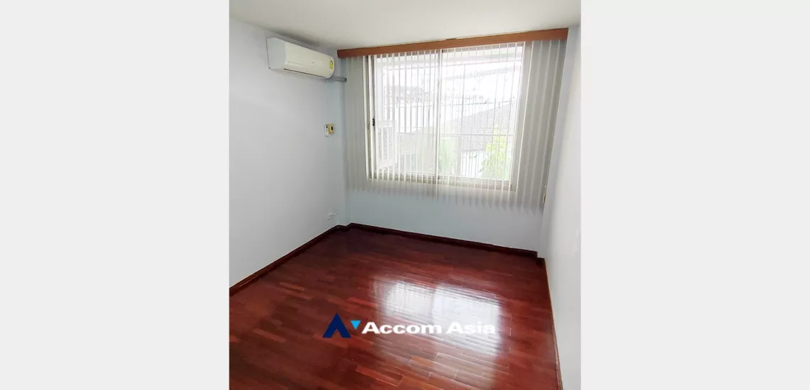 unit 3 Bedrooms  House For Rent & Sale in Sukhumvit, Bangkok  near BTS Phra khanong (AA35079)