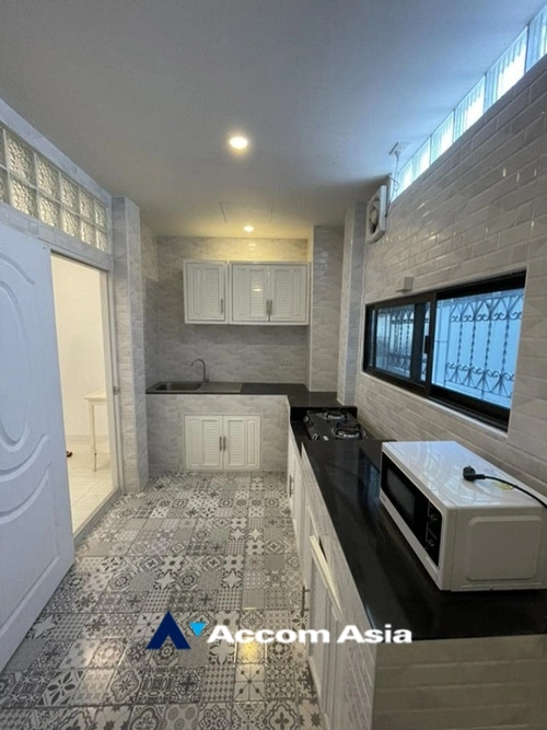 5  3 br Townhouse for rent and sale in Sukhumvit ,Bangkok BTS Bang Chak AA35094