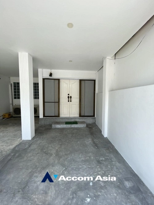 13  3 br Townhouse for rent and sale in Sukhumvit ,Bangkok BTS Bang Chak AA35094
