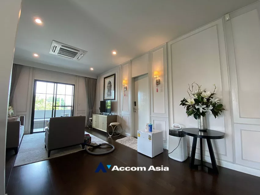  6 Bedrooms  House For Sale in Pattanakarn, Bangkok  near ARL Hua Mak (AA35095)