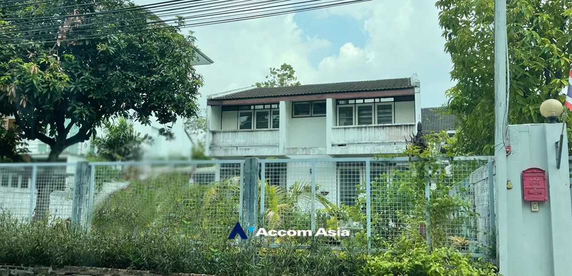  2  4 br House For Sale in Sukhumvit ,Bangkok BTS Ekkamai AA35107