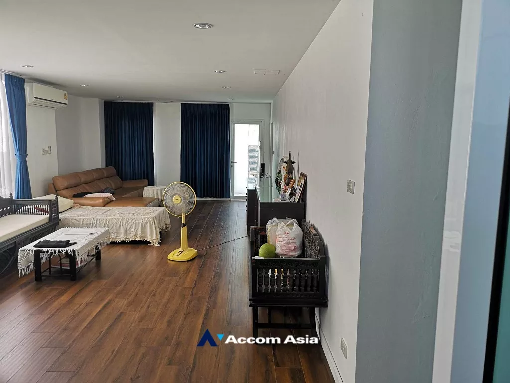  1  Office Space For Sale in Dusit ,Bangkok  AA35119