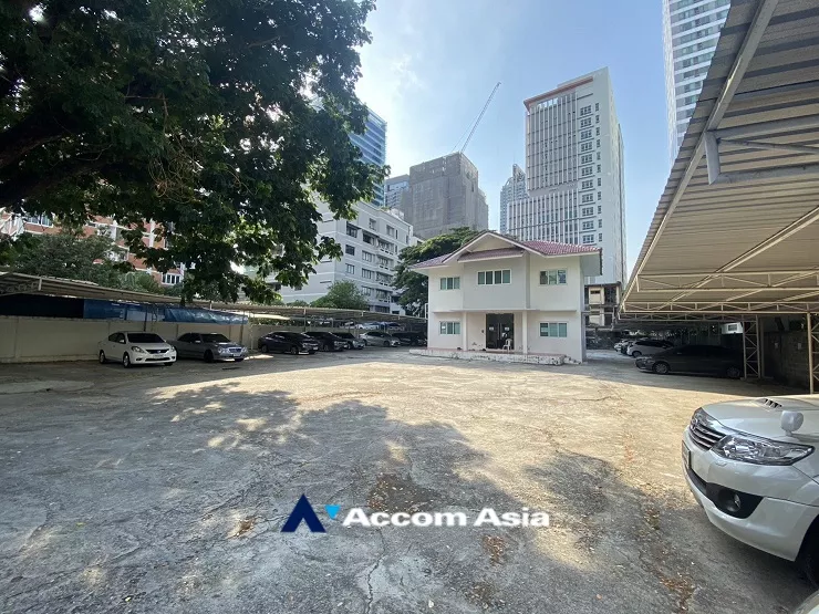 Home Office, Office |  5 Bedrooms  House For Rent in Sathorn, Bangkok  near BTS Saint Louis (AA35123)