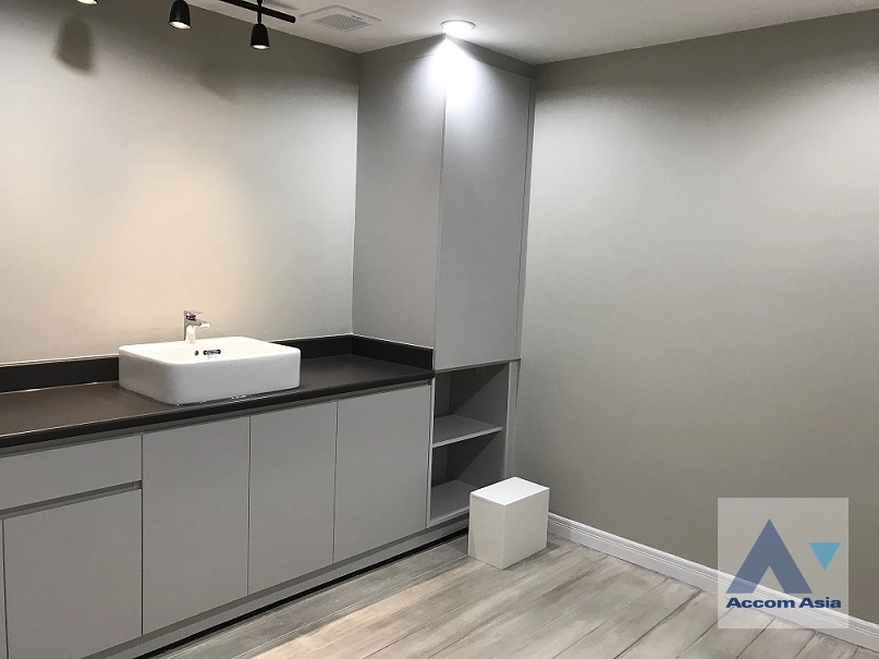 9  House for rent and sale in Sukhumvit ,Bangkok BTS Phrom Phong AA35138