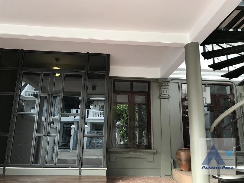 Home Office |  4 Bedrooms  House For Rent in Sukhumvit, Bangkok  near BTS Phrom Phong (AA35138)