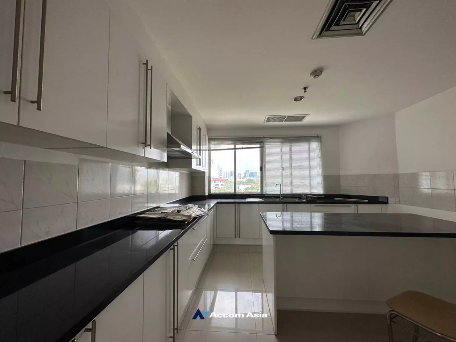  3 Bedrooms  Apartment For Rent in Sathorn, Bangkok  near BRT Technic Krungthep (AA35142)