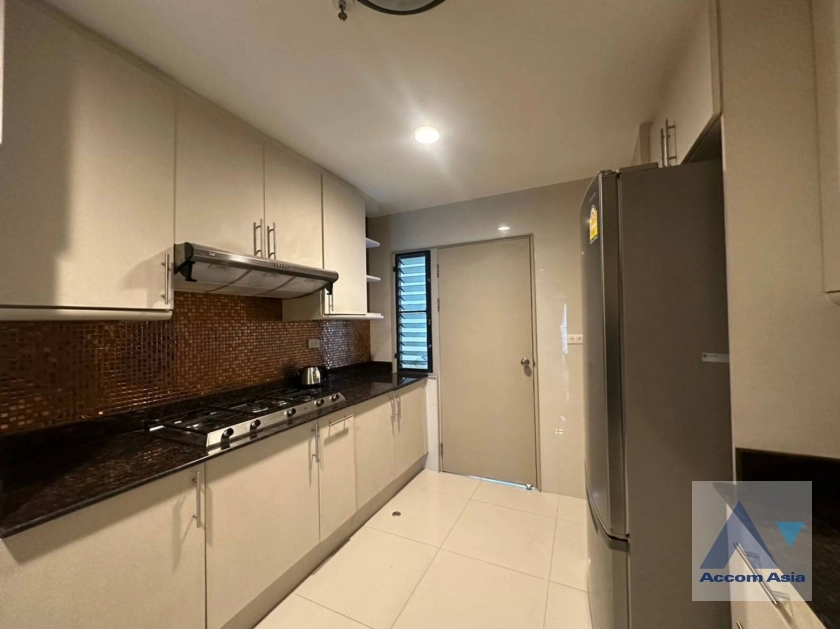 unit 3 Bedrooms  Apartment For Rent in Sukhumvit, Bangkok  near BTS Asok - MRT Sukhumvit (AA35151)